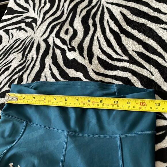 Bundle set of 4 women’s under armour pants, leggings, skirt tank top gym outfit - Picture 13 of 16